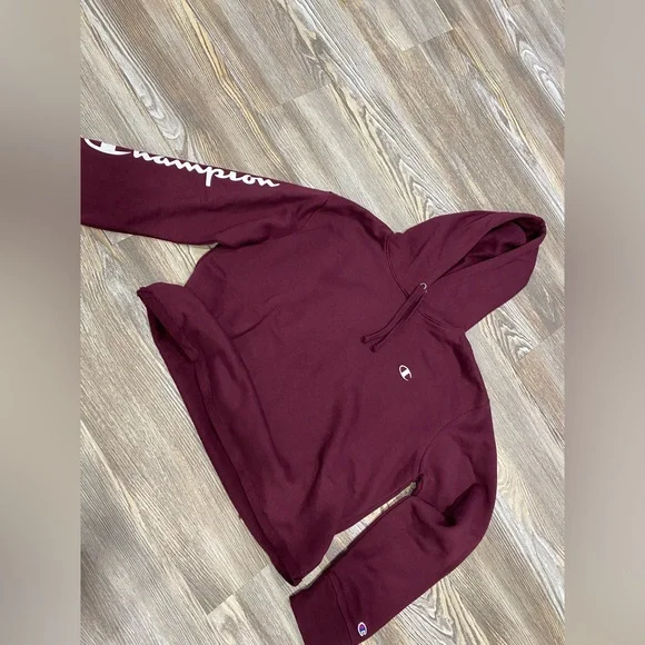 Champion women’s maroon cropped hoodie. - Picture 1 of 3